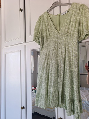 Mini floral dress like new, size M, white and green
