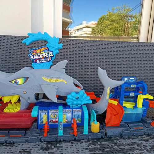 Hotwheels Shark Car Wash playset like new