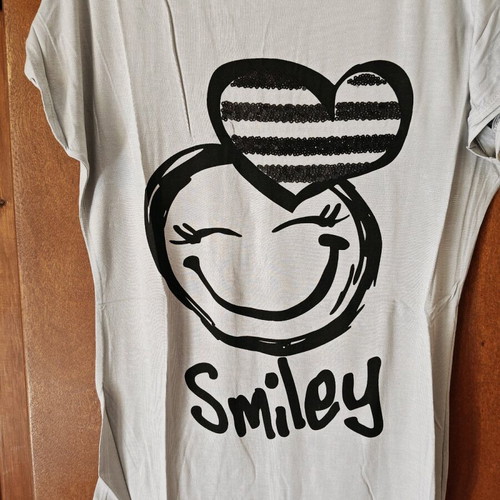 Short-sleeve gray top with print like new