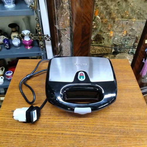 Philips sandwich maker 700w new, black