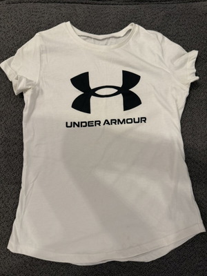 T-shirt Under Armour σαν καινούργιο, μέγεθος 140 εκ, άσπρο