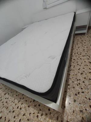 Κρεβάτι 1,40 ημιδιπλό με στρώμα και 2 κομοδίνα σαν καινούργιο