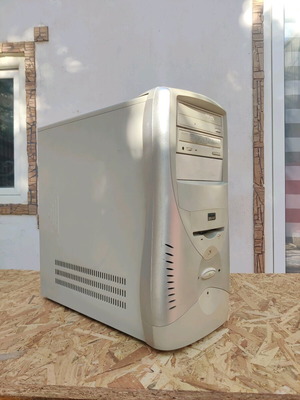 Retro Η/Υ Pentium 4 μεταχειρισμένος με Windows XP