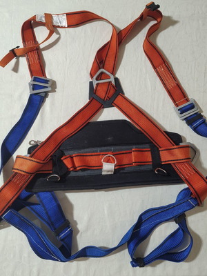 Safety Climbing Harness 5 Points like new with 15m 16mm Rope