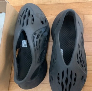 Yeezy slides onyx