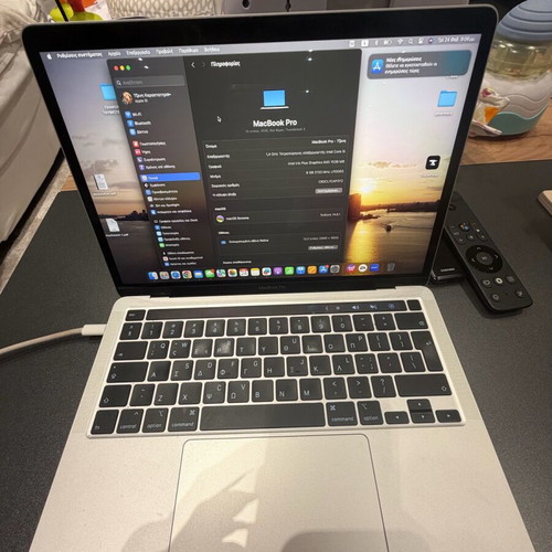Apple MacBook Pro 13.3 ιντσών (2019) i5 8GB RAM μεταχειρισμένο με σημάδια στο καπό