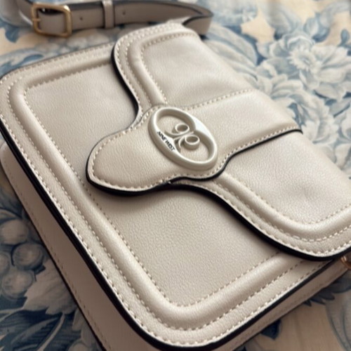 Nine West crossbody bag cream like new with case