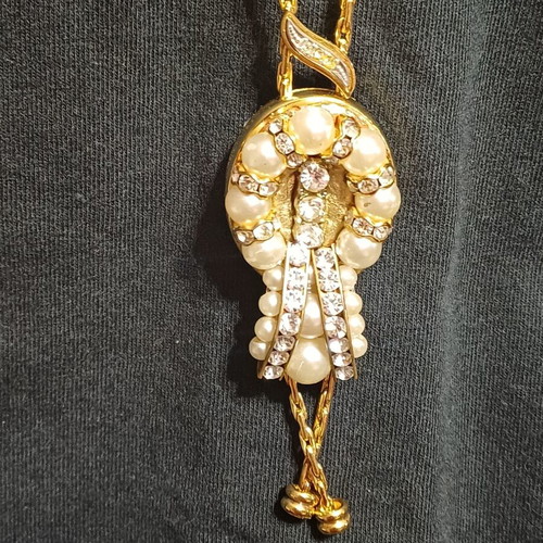 Pendant necklace vintage with rhinestones and decorative chains, like new