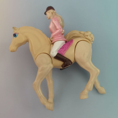 Burger King 2002 Amazone Barbie figure with horse