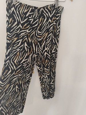 Short pants like new, size L, elastic fabric