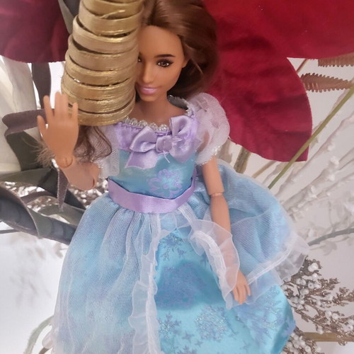 Barbie vintage doll with 4 outfits from the 90s like new