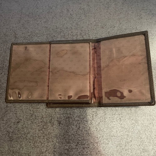 Card holder in excellent condition