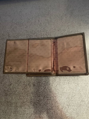 Card holder in excellent condition