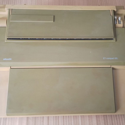 Olivetti ET Compact 65 electromechanical typewriter 1988