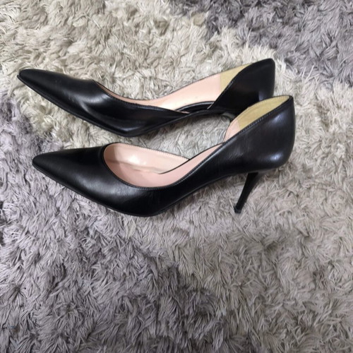 Black low heel pumps, size 38