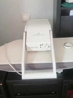 Singer ironing press like new