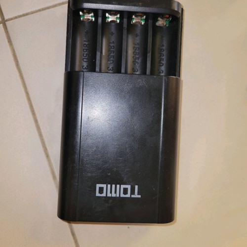 Powerbank Tomo T4 used with removable 18650 battery