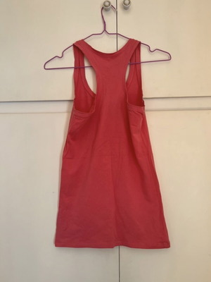 Sleeveless athletic top