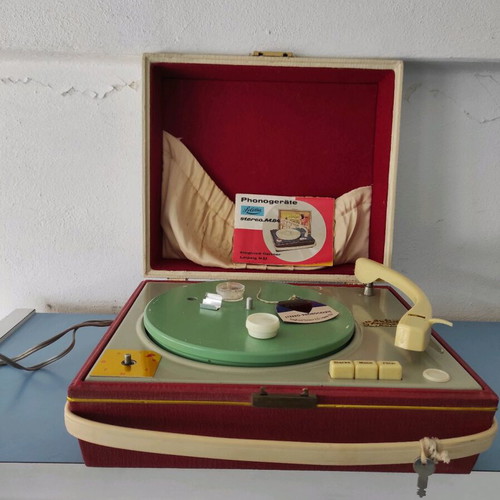 Old turntable used in good condition