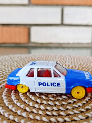 Maisto Ford Escort Police Car 1:64 vintage used