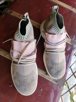 Athletic shoes like new, size 40, gray and beige