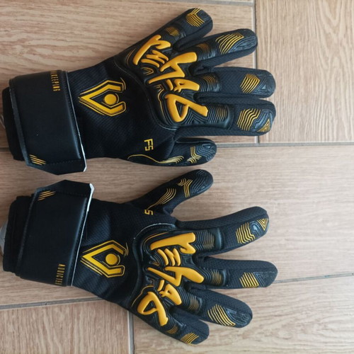Rehab NC Resist Football Gloves new, size 7