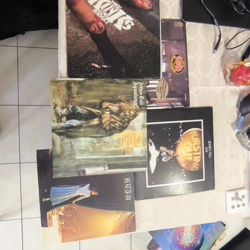 Vinyl records used, pack of about 75 with classic rock artists