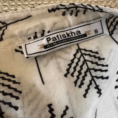 Patiskha women's shirt No S white with black patterns like new