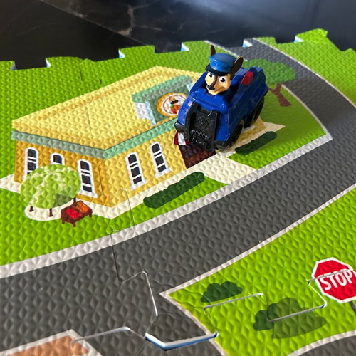 Paw Patrol puzzle mat like new, soft material with figure