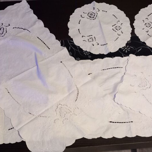 Cutwork table linen set like new, white