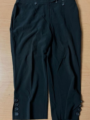 Γυναικείο μαύρο παντελόνι κάπρι Marks & Spencer σαν καινούργιο, μέγεθος M