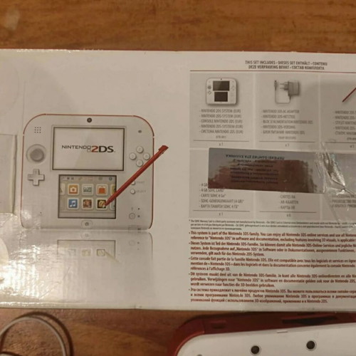 Nintendo 2DS like new with box stylus and charger