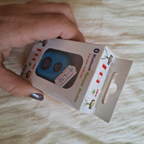 Bluetooth remote shutter blue new for photos