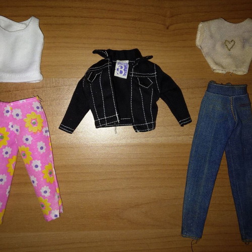 Barbie dolls used, pack of 2, early 2000s