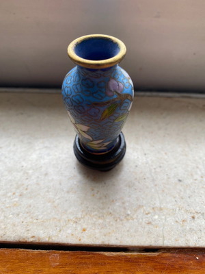 Chinese vase used with wooden base, height 5 cm