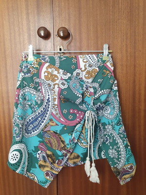 Skirt with patterns new, size Small