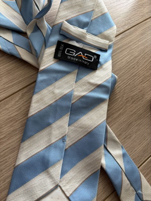 Silk tie like new