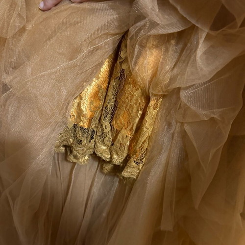Formal dress like new, gold color, size M-L with tulle and lace