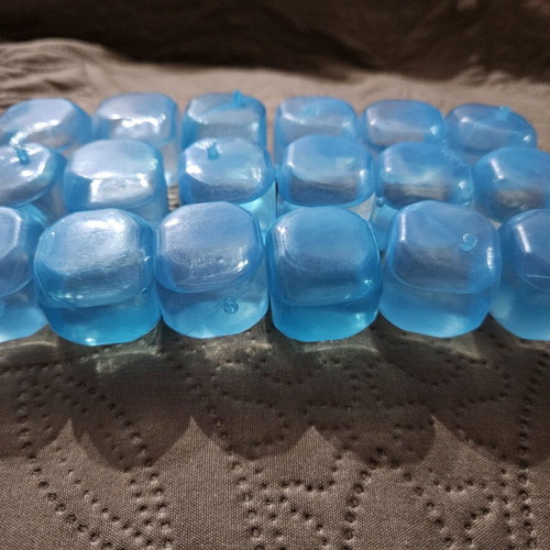 Reusable Ice Cubes Plastic Cube Design Pack of 18 like new