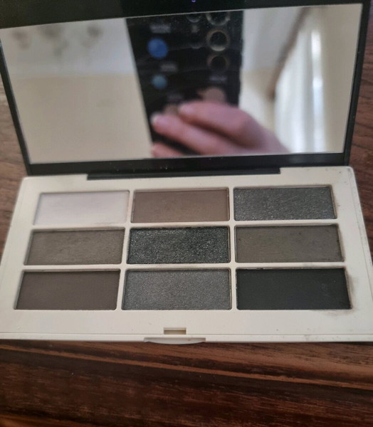 smoky essentials eye colour palette h&m