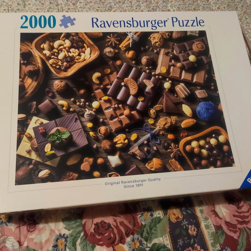 Puzzle 2000 pieces with mat like new