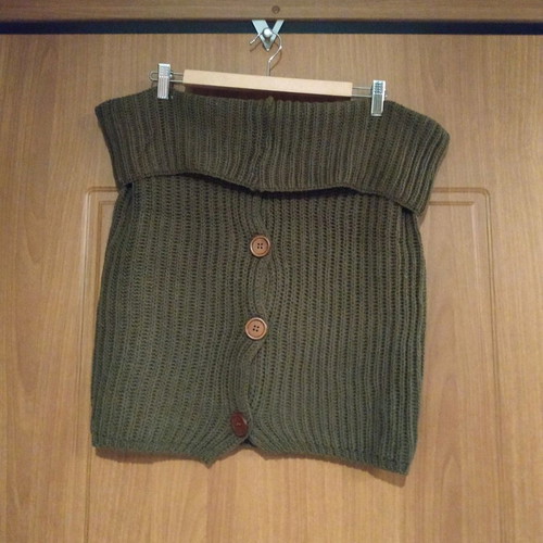 Knitted accessory new with wooden buttons