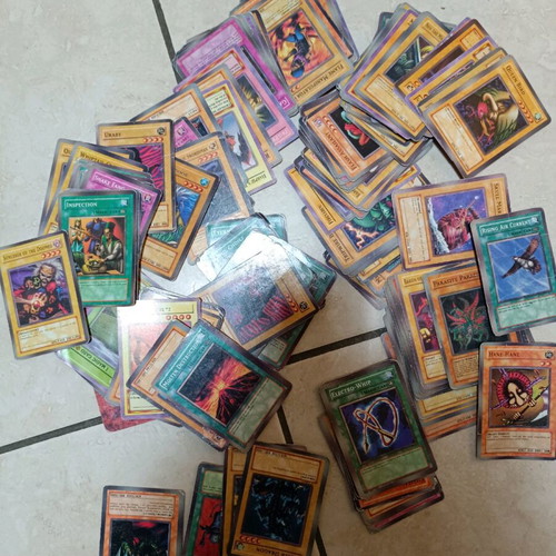 Yu-Gi-Oh card pack like new, around 100 cards