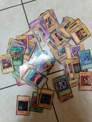 Yu-Gi-Oh card pack like new, around 100 cards