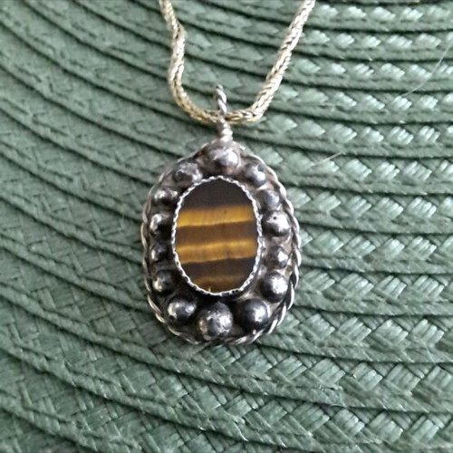 Vintage sterling silver tiger’s eye pendant necklace used