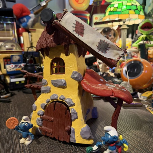 Smurfs Windmill 1981 with two figures used