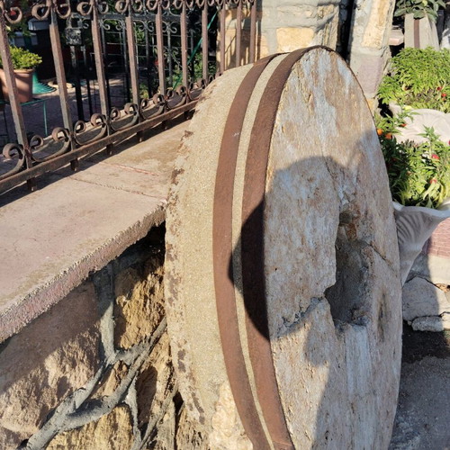 Millstone used large with single and double hoop