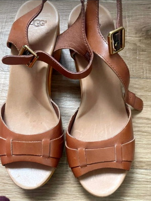 Ugg Australia leather sandals like new, wooden sole, size 39
