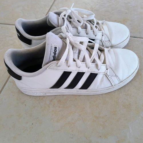 Adidas unisex size 38 like new