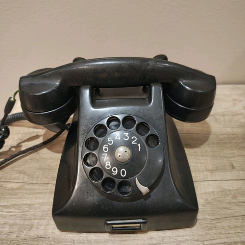 Vintage bakelite phone used